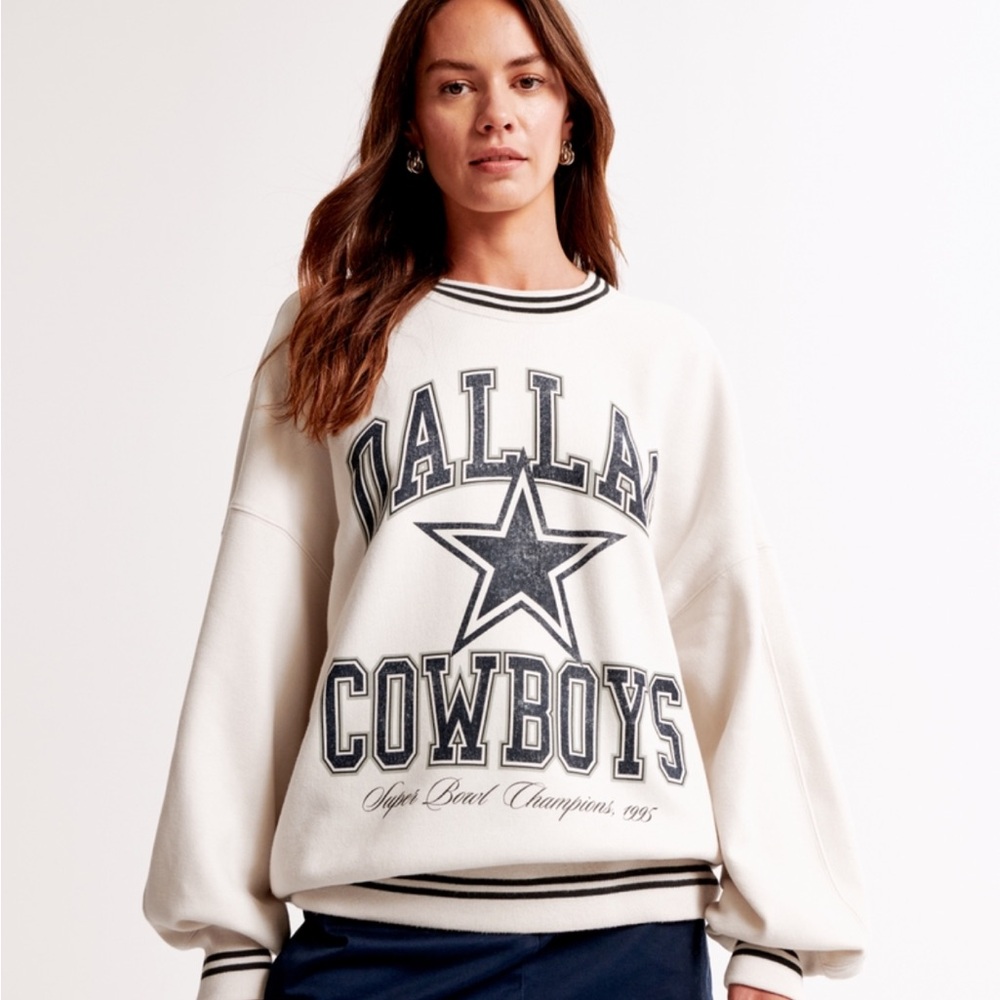 Abercrombie & Fitch Cream Sweatshirt with Black Accents